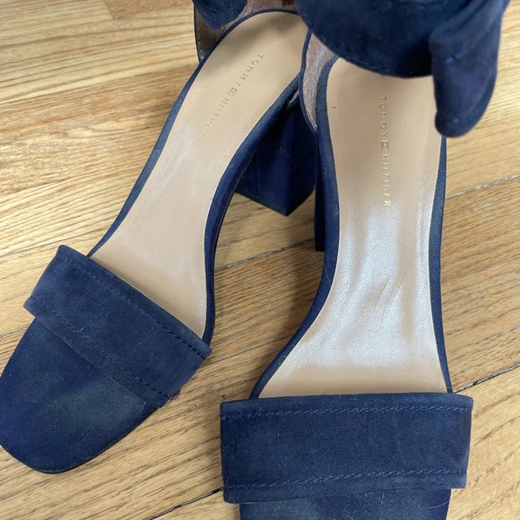 Navy Tommy Hilfiger Heels with Bow - Picture 2 of 4